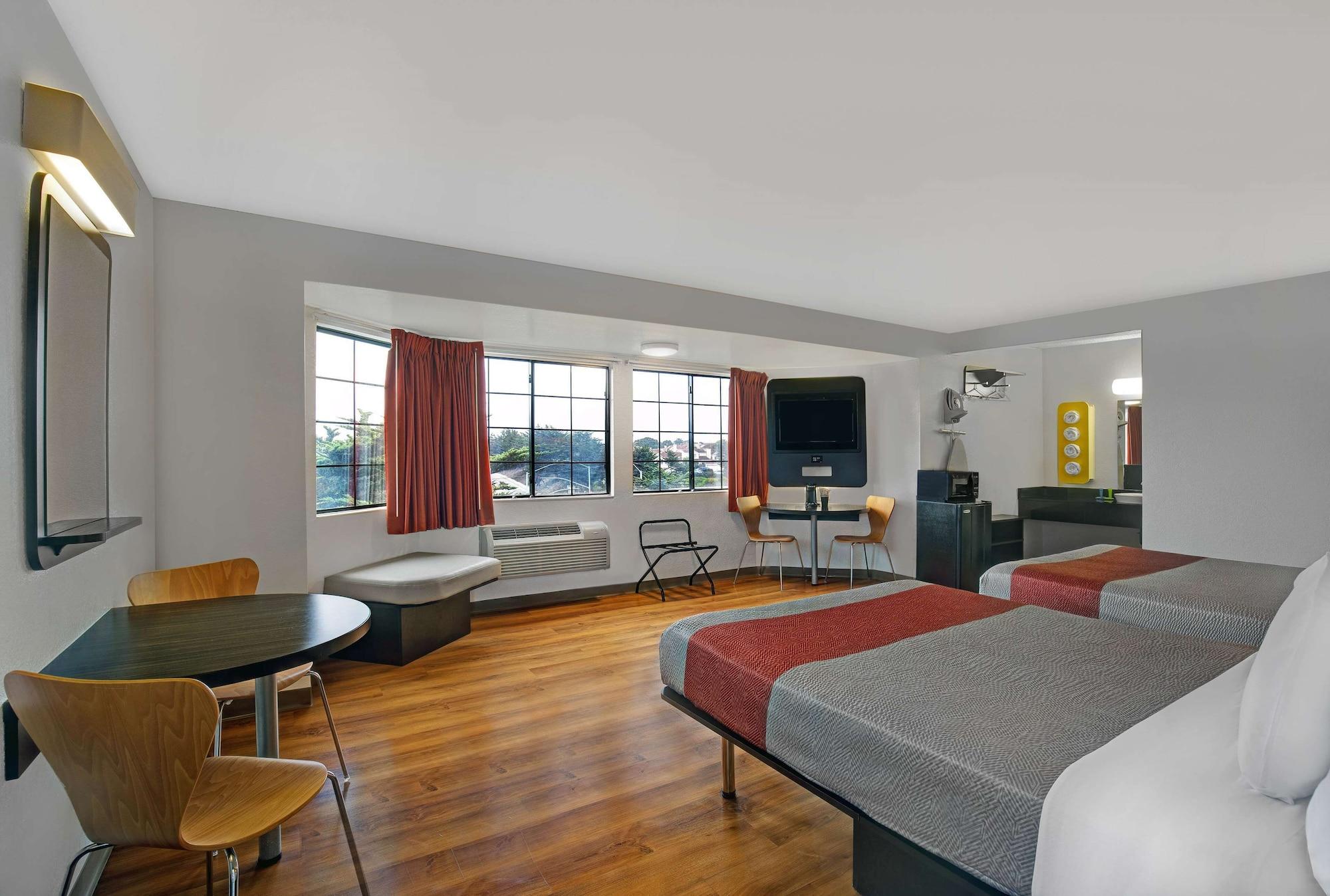 Motel 6-Marina, Ca - Monterey Buitenkant foto