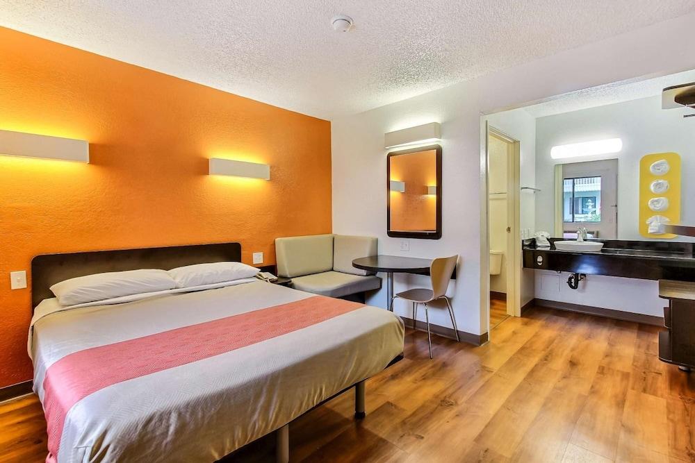 Motel 6-Marina, Ca - Monterey Buitenkant foto