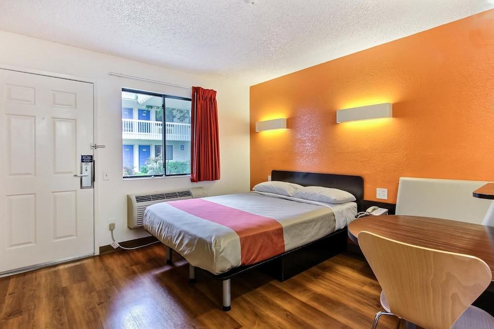 Motel 6-Marina, Ca - Monterey Buitenkant foto