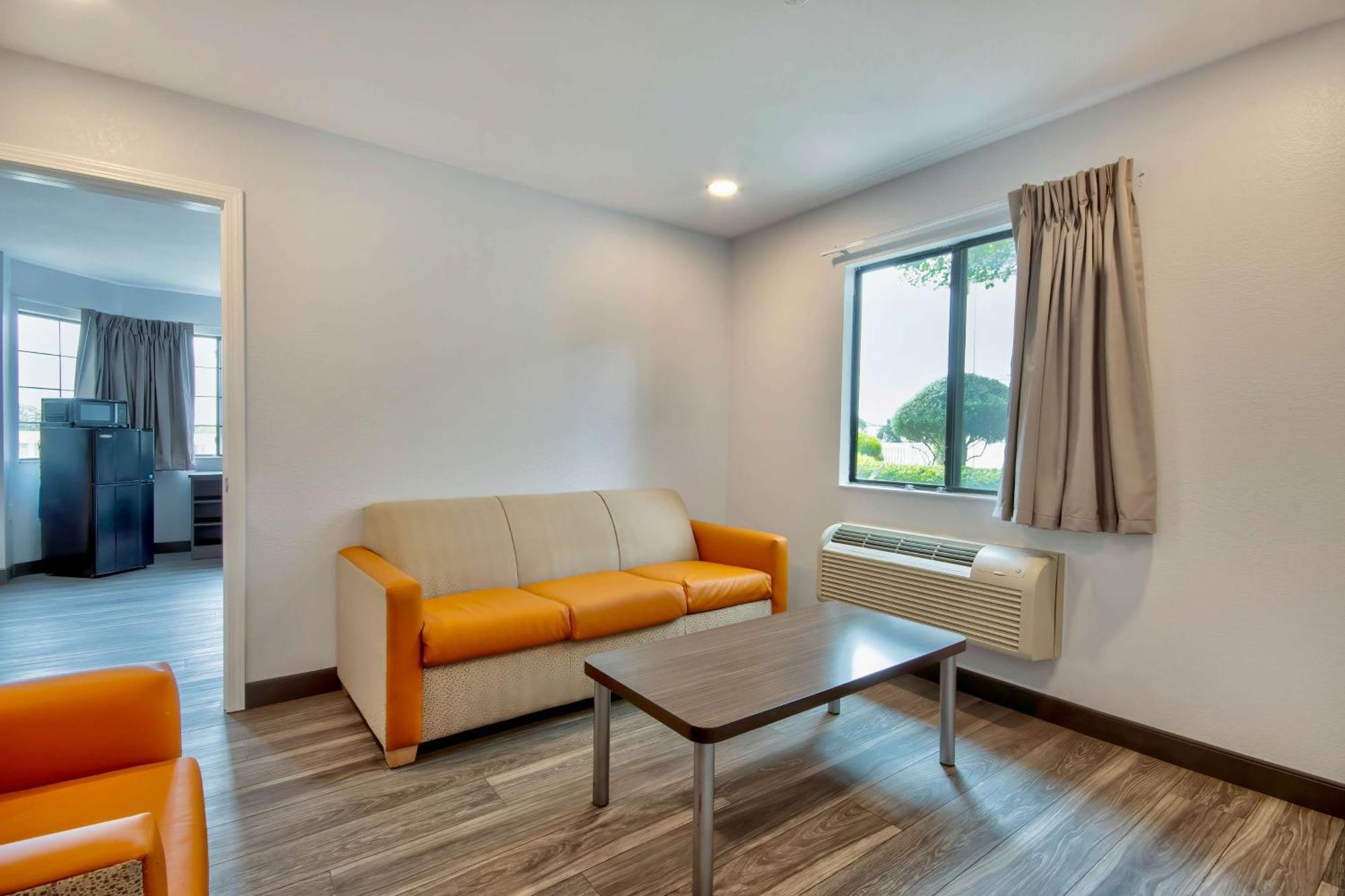 Motel 6-Marina, Ca - Monterey Buitenkant foto