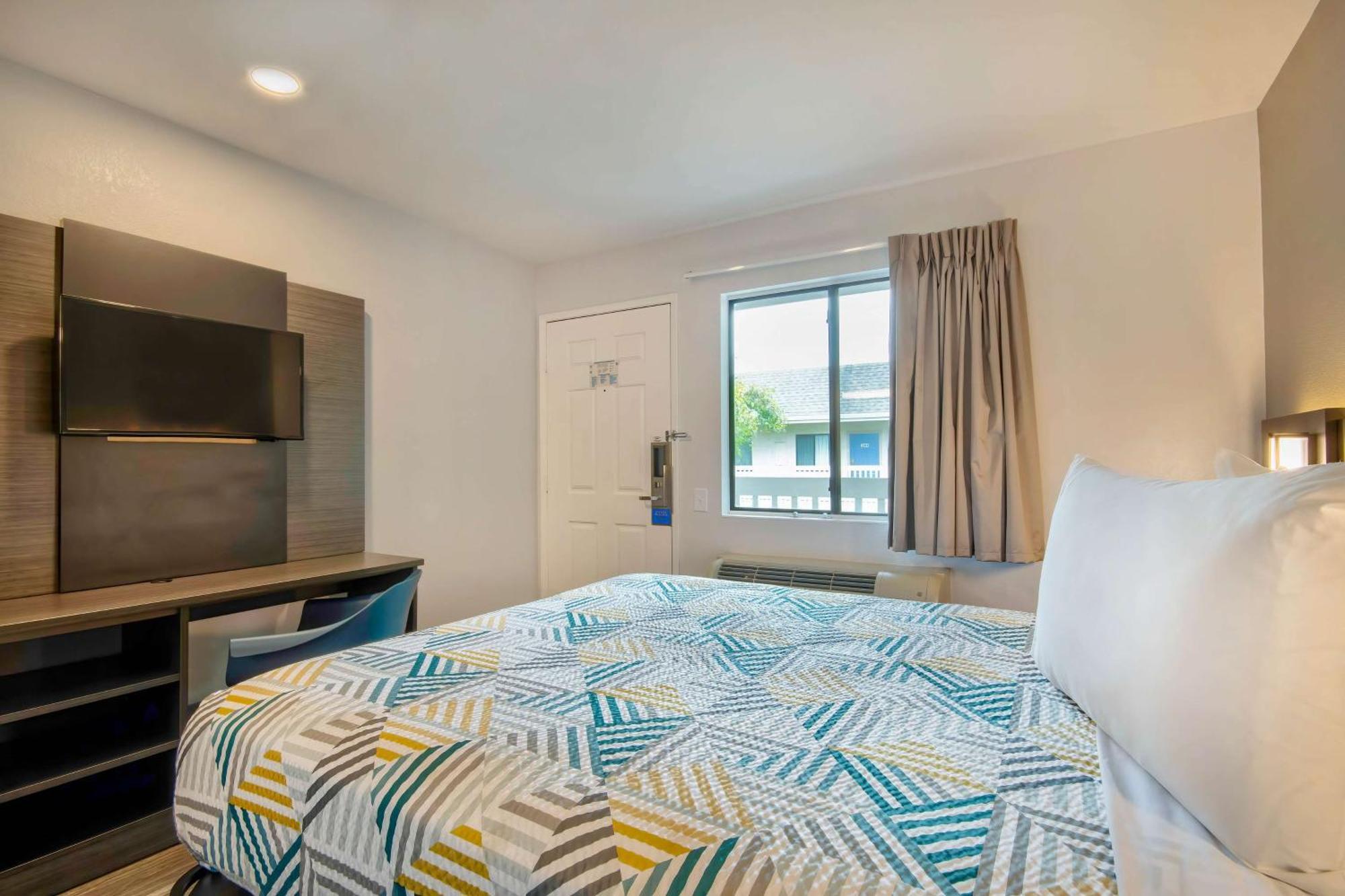Motel 6-Marina, Ca - Monterey Buitenkant foto